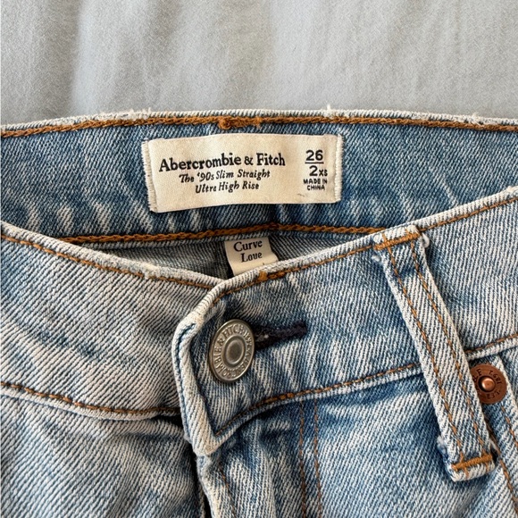 Abercrombie Ultra High Rise 90’s Slim Straight Jeans - Picture 3 of 4